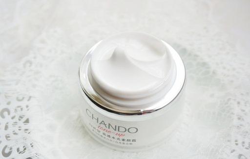 什么素颜霜既保湿补水又美白,什么素颜霜持久美白不脱妆推荐