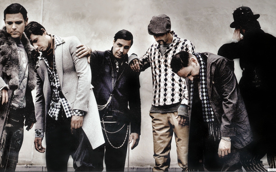 咆哮的战车，工业时代冰冷的金属——Rammstein