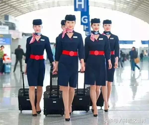空姐乘务长和乘务员工资差多少,空姐与普通餐厅的服务员有啥区别