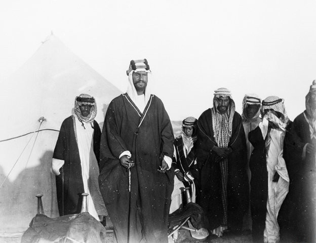 这个亚洲国王娶三百多妻子生43个儿子,六年将一穷国变成世界巨富