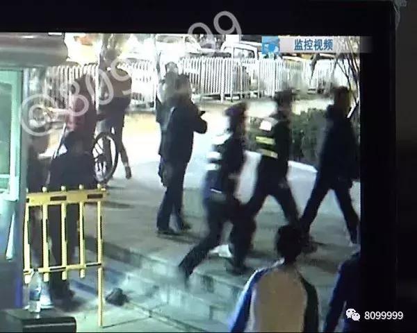 停车惹纠纷业主保安动了手,停车场保安与业主起冲突致死