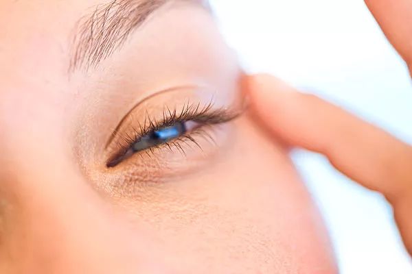 黑眼圈怎么去除快速有效的方法,35岁女人怎样快速去除黑眼圈眼袋