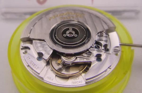 一看即会！教你一眼识别手表机芯用的 是不是真的瑞士ETA2892机芯