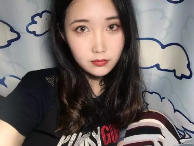阿玛尼红管405丝绒哑光,阿玛尼红管唇釉chanel75