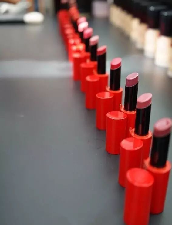 阿玛尼红管405丝绒哑光,阿玛尼红管唇釉chanel75