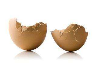 吃鸡蛋时可以连蛋壳一块吃掉吗,吃鸡蛋丢掉蛋黄