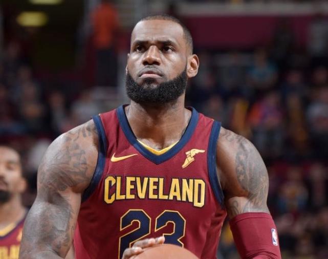 詹皇独砍32分,詹皇关键失误丢绝平球