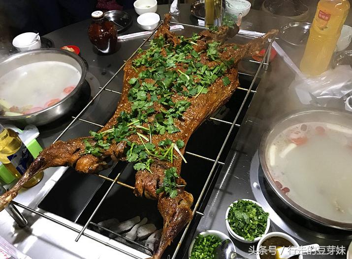 整只烤全羊需提前预定,整只烤全羊开始预定