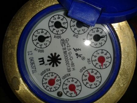 水费越交越多!水表总是自转检测却正常,这次被我发现猫腻了