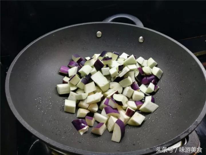 炒茄子错了教你一招茄子吸油,美食篇茄子怎么才能少吸油