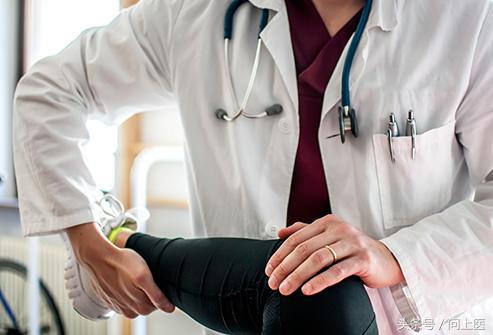 膝盖疼痛的原因和解决方法,膝盖上下楼疼痛的原因和解决方法