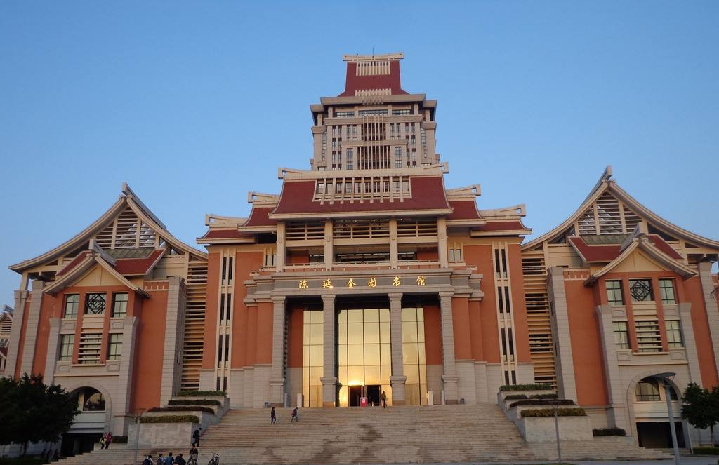 中国最大的大学图书馆图片大全,中国高校单体面积最大的图书馆