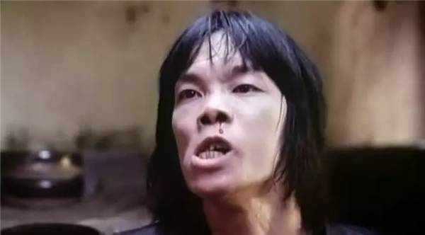 还记得《山狗》的蛇佬吗？原来他是一名美术指导