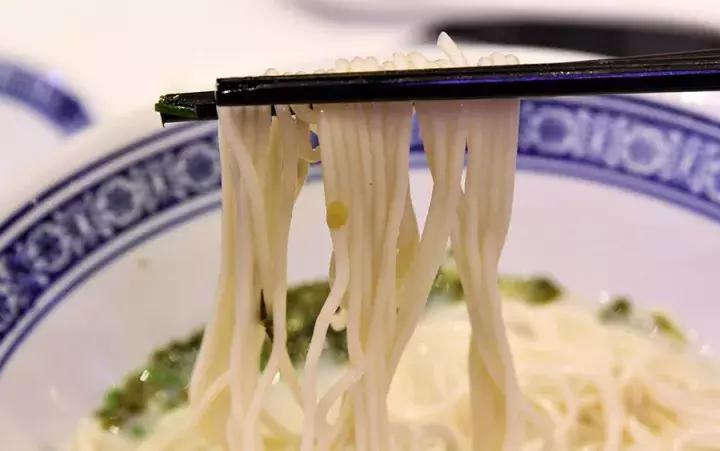 上海必吃榜第一名黄鱼面,上海50一碗的黄鱼面