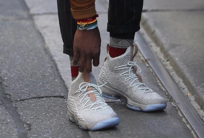 你说穿上这双球鞋如履云端，我是相信的