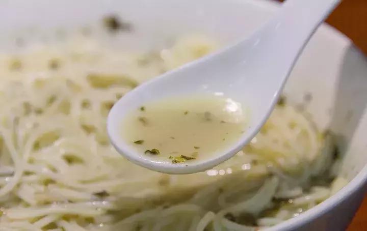 上海必吃榜第一名黄鱼面,上海50一碗的黄鱼面