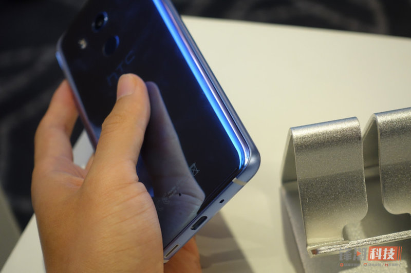 htcu11和htcu11+尺寸,htcu11和u11+哪个好