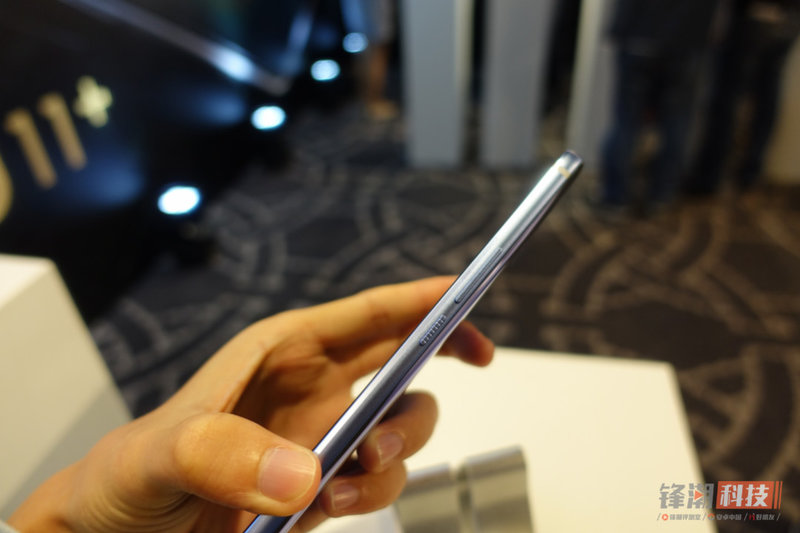 htcu11和htcu11+尺寸,htcu11和u11+哪个好