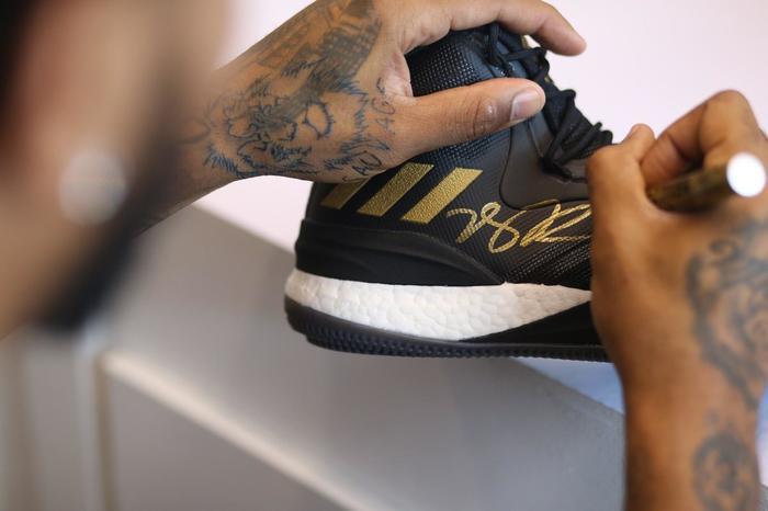 你说穿上这双球鞋如履云端，我是相信的