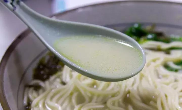 上海必吃榜第一名黄鱼面,上海50一碗的黄鱼面