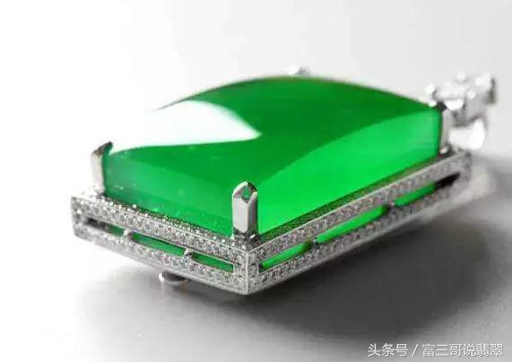 翡翠戴身上发热是什么原因,翡翠戴着变黑怎么回事