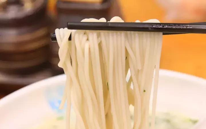 上海必吃榜第一名黄鱼面,上海50一碗的黄鱼面