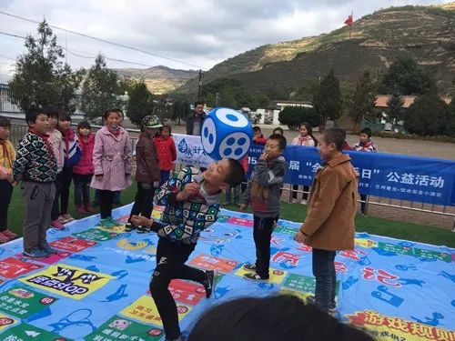 没有课本和作业，还能畅玩“大富翁”！这堂课孩子们究竟学到了啥