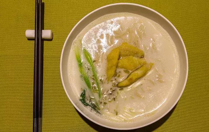 上海必吃榜第一名黄鱼面,上海50一碗的黄鱼面