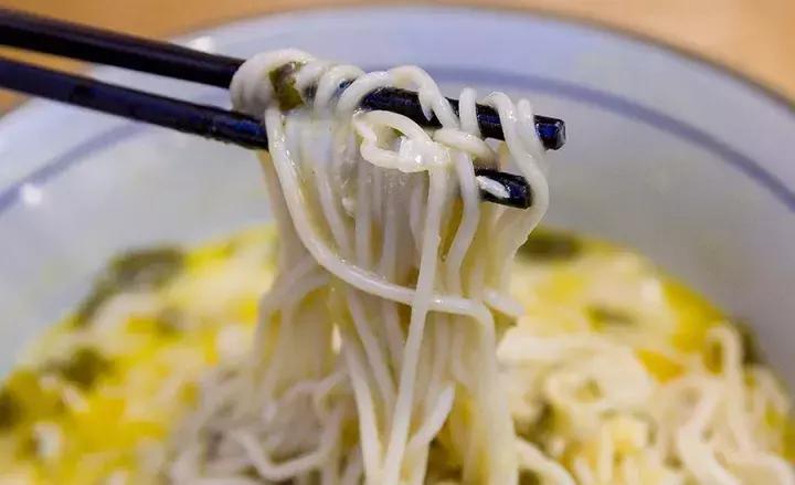 上海必吃榜第一名黄鱼面,上海50一碗的黄鱼面