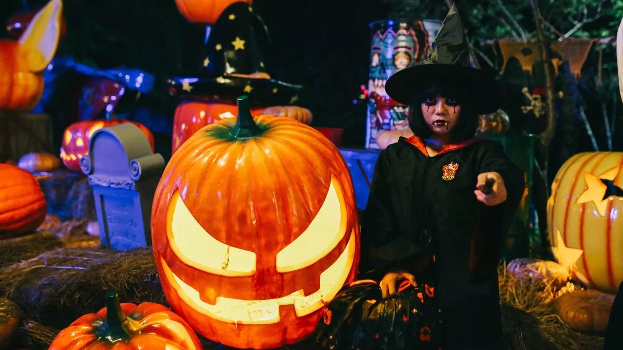 要说万圣节哪家强？这里可是连许巍都被吸引来一起“鬼”混了！