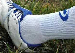 足球刚入门适合穿什么足球鞋,新手入门足球选什么足球鞋好