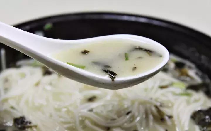 上海必吃榜第一名黄鱼面,上海50一碗的黄鱼面