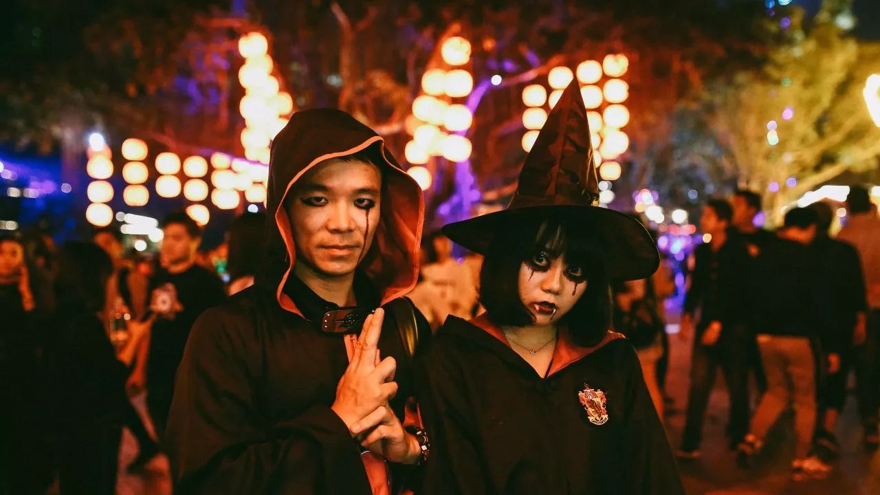 要说万圣节哪家强？这里可是连许巍都被吸引来一起“鬼”混了！