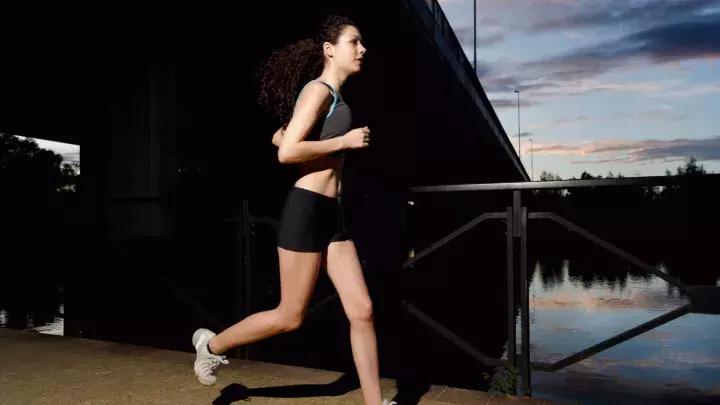 狗狗夜里总乱叫这一招真的灵,夜里狗狗乱叫是怎么回事