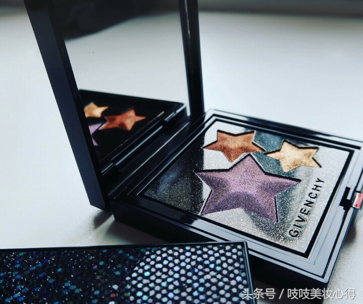 少女心的圣诞限量彩妆大PK，快把你们的钱包捂好！