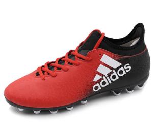 踢球都必须有的一双球鞋,踢足球穿一双袜还是两双袜好