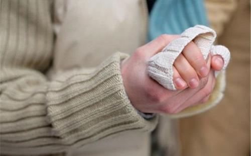 烫伤了如何快速处理缓解疼痛,小孩烫伤怎么处理才能快速恢复