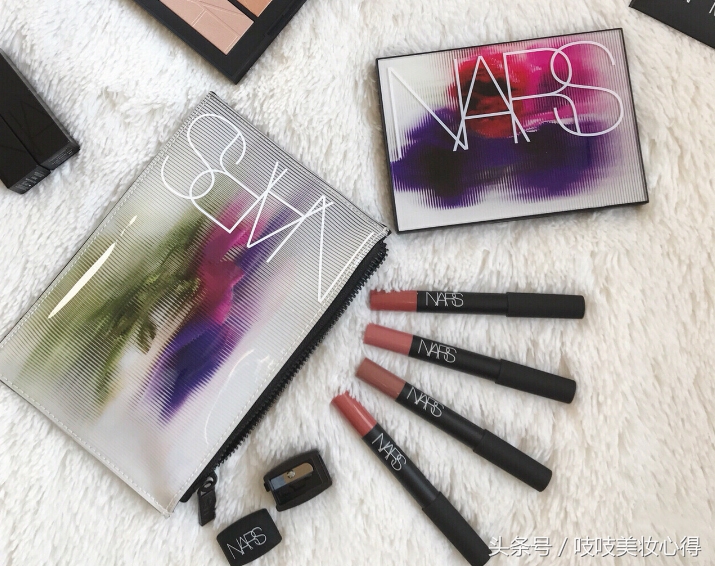 少女心的圣诞限量彩妆大PK，快把你们的钱包捂好！