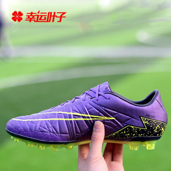 踢球都必须有的一双球鞋,踢足球穿一双袜还是两双袜好