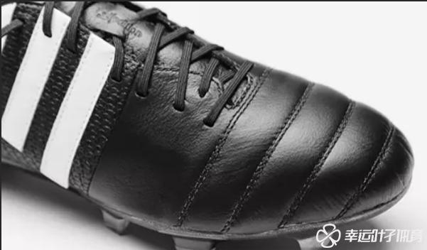 踢球都必须有的一双球鞋,踢足球穿一双袜还是两双袜好