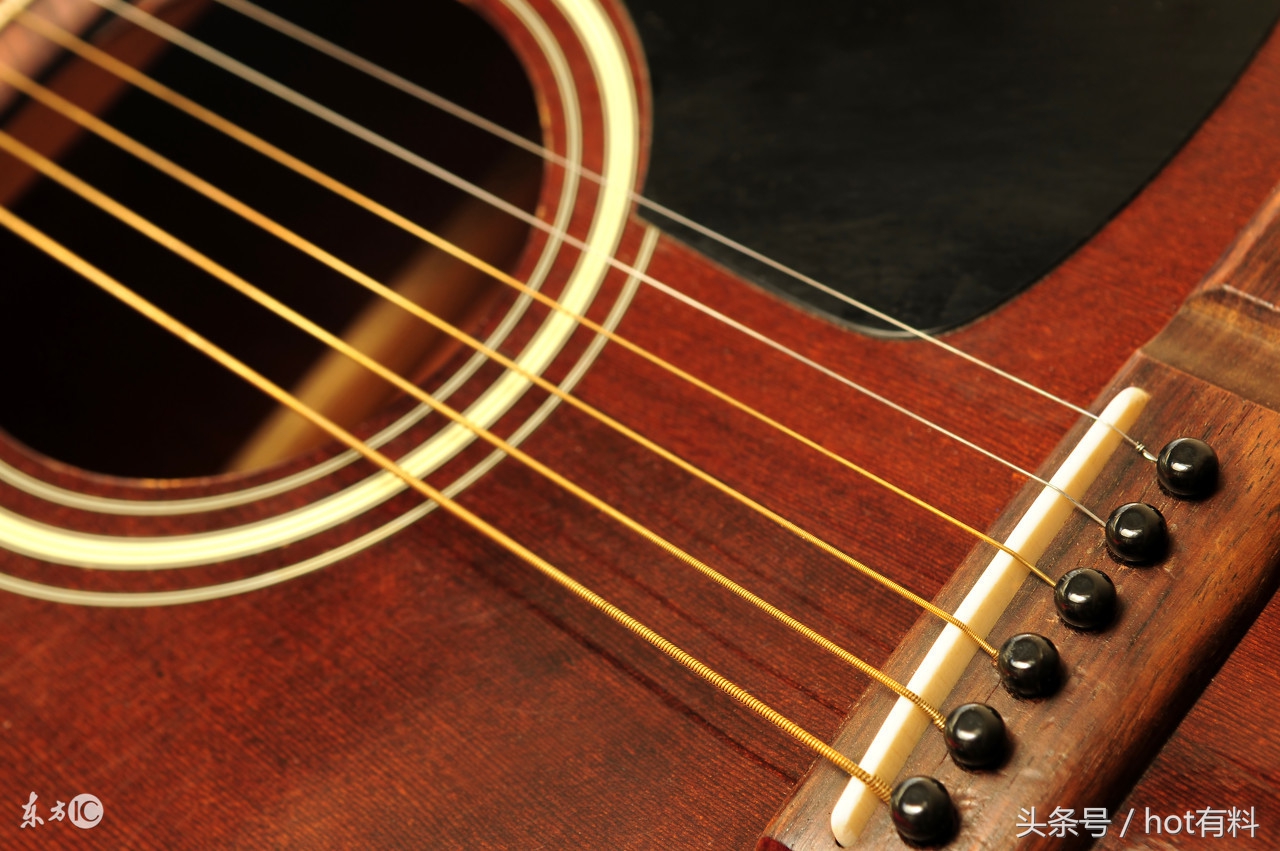 电吉他容易还是木吉他容易,电吉他和木吉他哪个好学