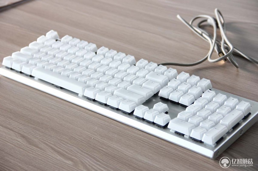 雷神机械键盘实测,雷神白幽灵键盘