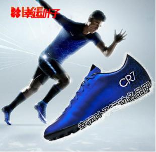 踢球都必须有的一双球鞋,踢足球穿一双袜还是两双袜好