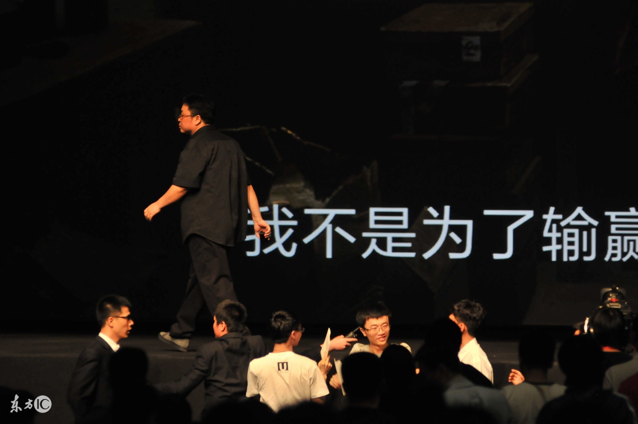 老罗与杜蕾斯,比杜蕾斯更走心的广告