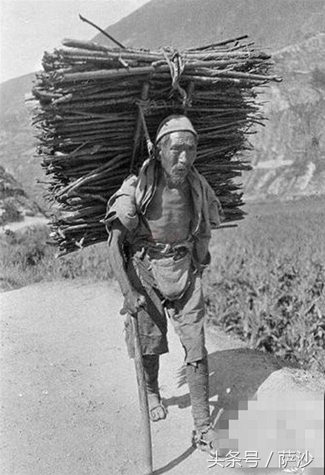 为什么日本鬼子帽上有两个布帘,日本鬼子帽子为啥戴两片布