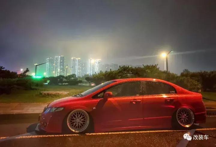 哪一年的8代思域适合改装,本田思域越来越帅