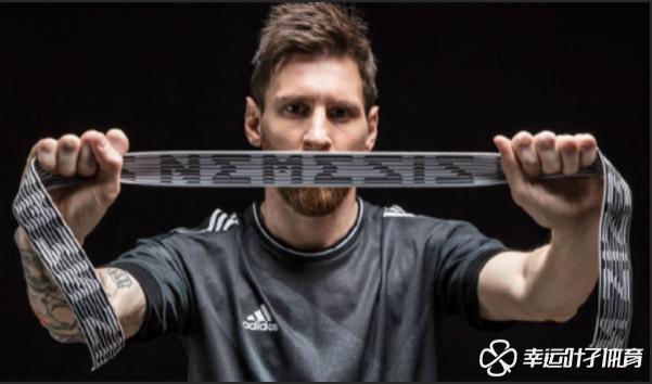 踢球都必须有的一双球鞋,踢足球穿一双袜还是两双袜好