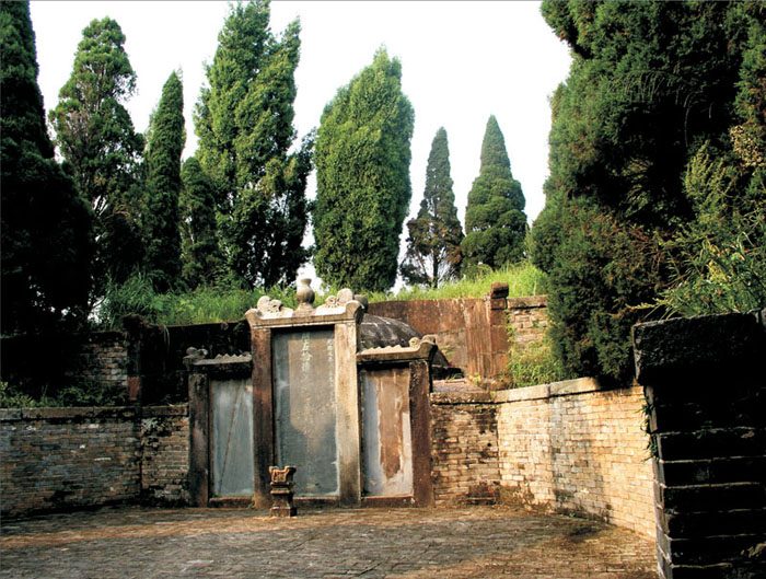 杜甫墓地的地点在哪里,诗圣卒葬之地是哪里