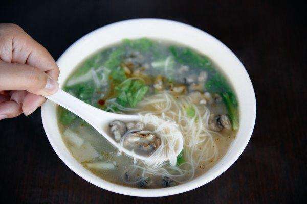 开在菜市场里的小吃店,50年来生意火爆,连食尚玩家都推荐