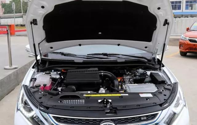 比亚迪新款秦100一公里7分钱,纯电动航里程100公里,完爆荣威ei6